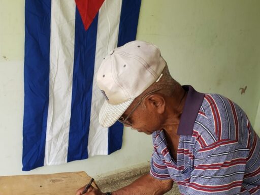 En Rajayoga el pueblo firma por la independencia y soberanía de la patria (+Fotos)