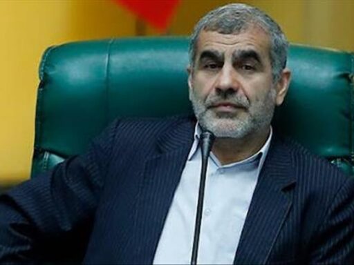 Irán descarta negociaciones con EEUU y mantiene cierre de Ormuz