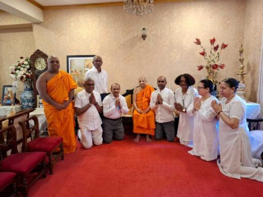 Líderes budistas de Sri Lanka bendicen al pueblo cubano