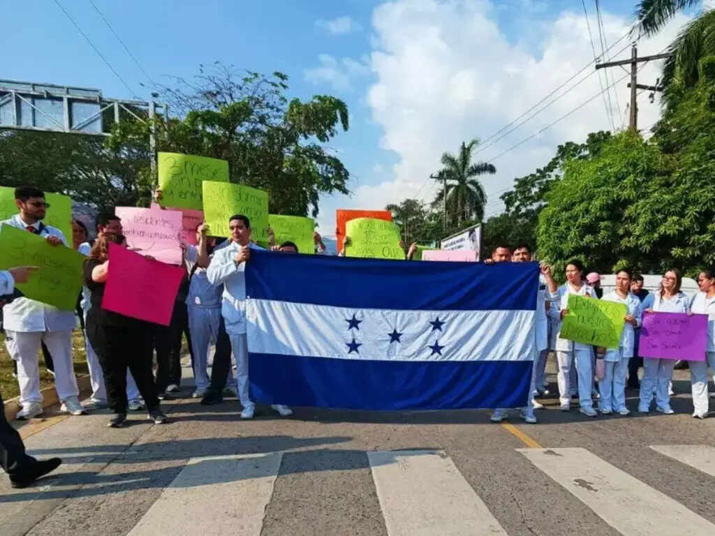 Médicos continúan protesta en Honduras por reivindicaciones laborales