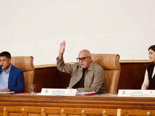 Venezuela asegura con Ley de Minas recursos para el pueblo, afirman