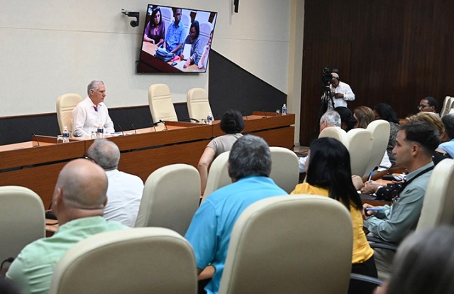 Califica Díaz-Canel de alentador avance del candidato vacunal HEBERSaVax
