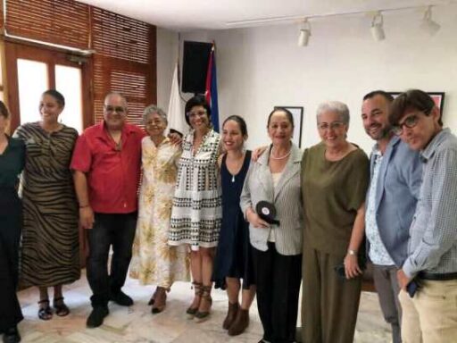 Beatriz Márquez recibe la Condición Artista Leyenda en Cuba