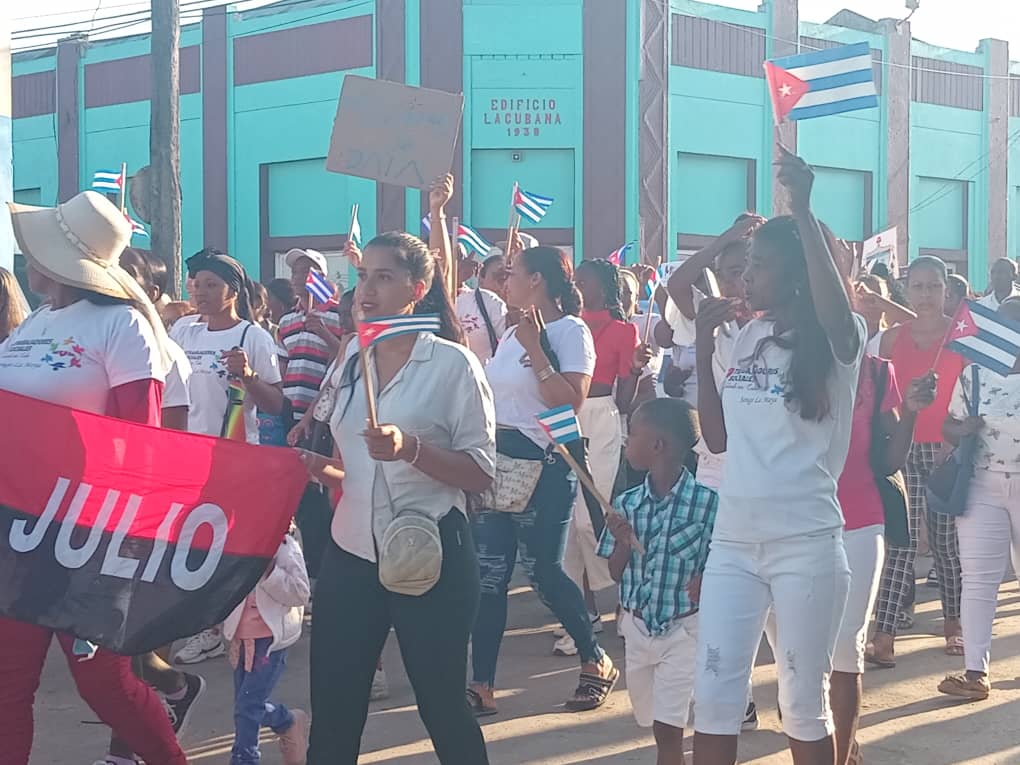 Desfile Proletario en Songo La Maya: la clase obrera reafirma su fe en ...