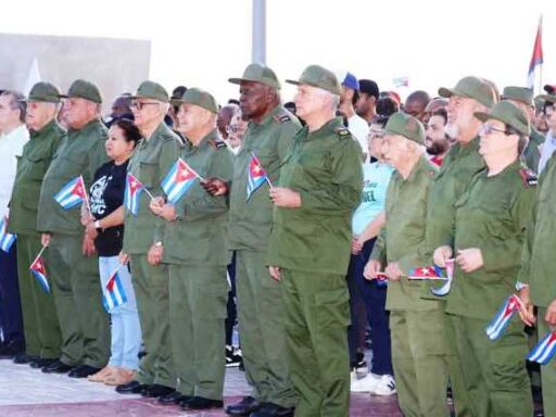 Díaz-Canel encabeza movilización en defensa de líder de la Revolución