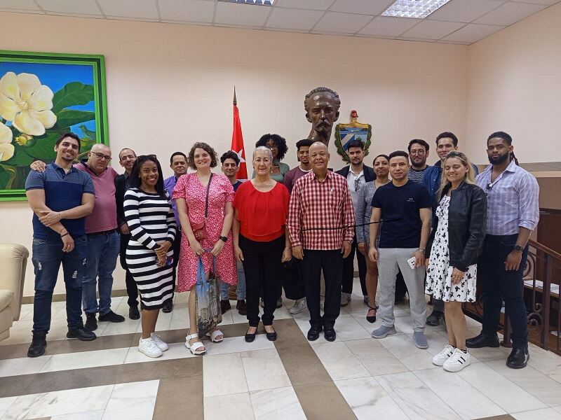 Estudiantes cubanos en Rusia patentizan su apoyo a la patria