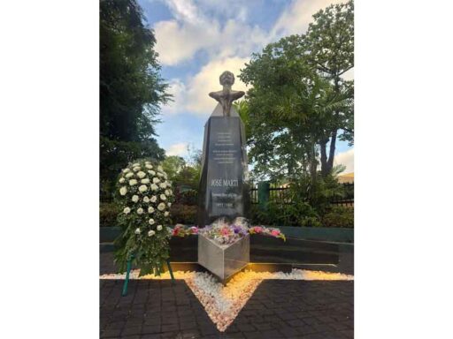 Develan estatua de José Martí en capital de Sri Lanka