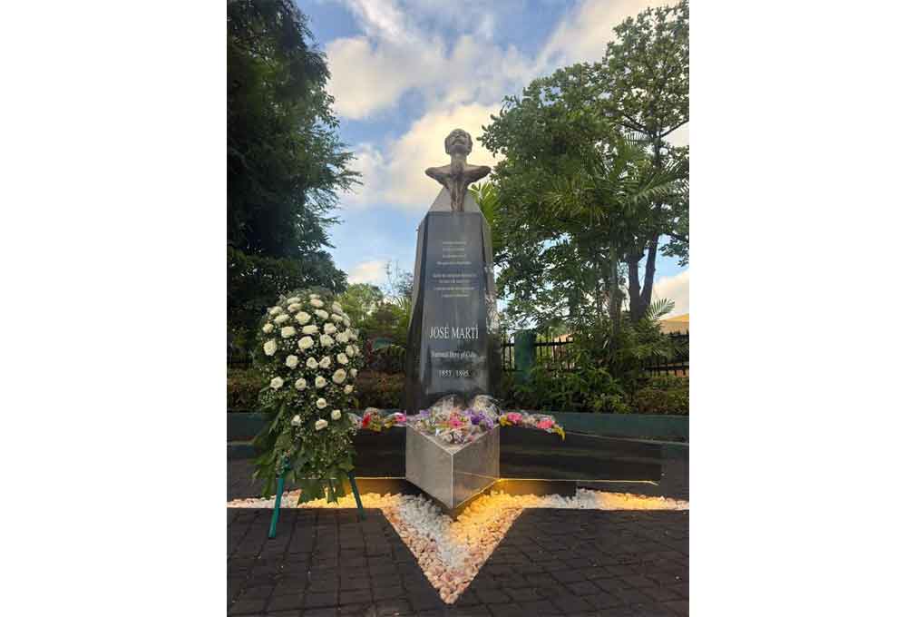 Develan estatua de José Martí en capital de Sri Lanka