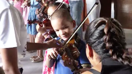 El proyecto sociocultural Suzuki promueve formación musical y educativa de niños