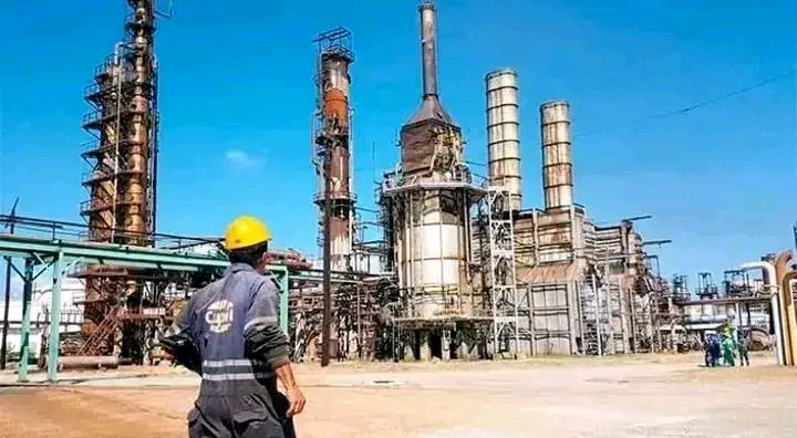 Cuba supera obstáculos y refina petróleo 100 % nacional: un respiro en medio de la asfixia