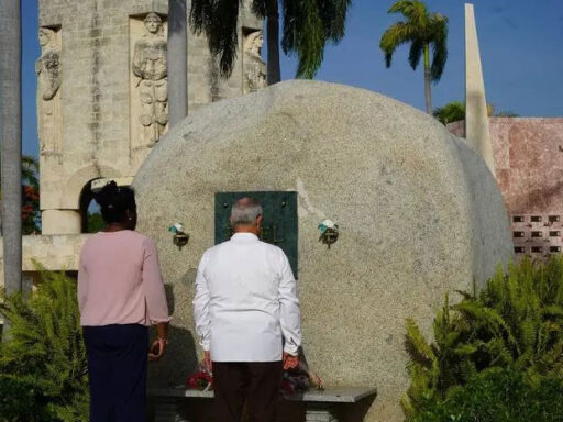 Santiago de Cuba rinde homenaje a los padres desde la memoria patria(+Fotos)