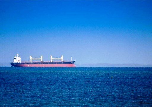 Primer buque iraní atraviesa la zona del bloqueo naval estadounidense