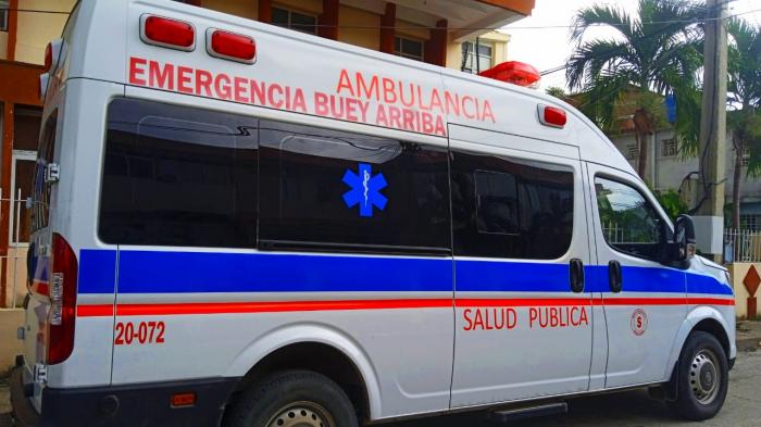 Nuevas ambulancias refuerzan el servicio de urgencias en cuatro municipios de Granma