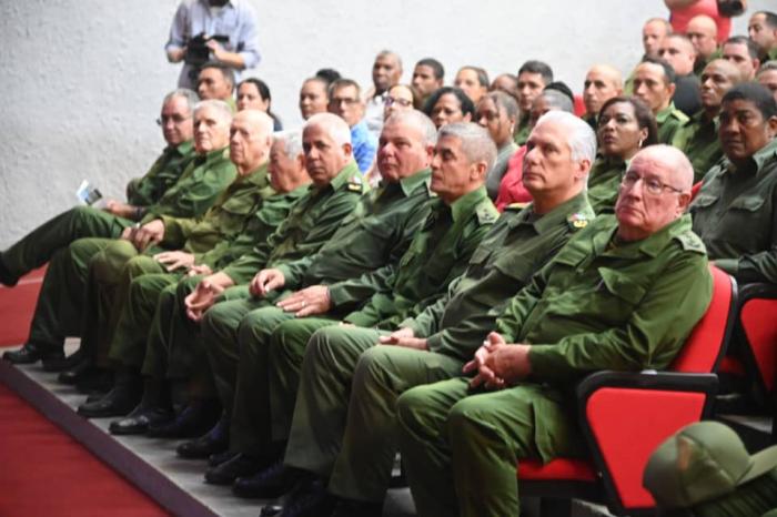 Envió el General de Ejército Raúl Castro Ruz una felicitación y el reconocimiento por el 65 aniversario del Ejército Occidental
