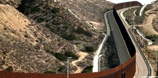 Trump espera concluir su muro fronterizo con México en 2027