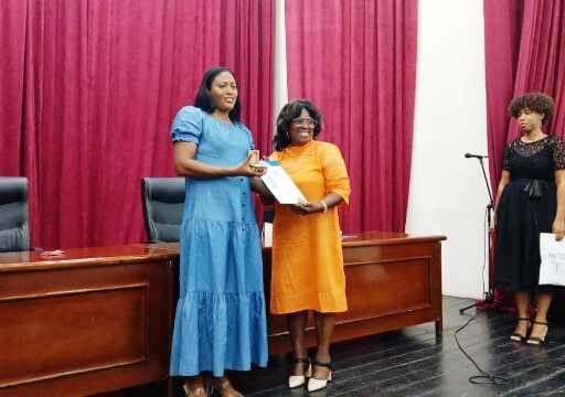 Entrega Universidad de Oriente título de Doctora Honoris Causa a  Omara Durand Elías