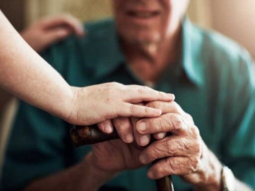 El cuido de adultos mayores en una Isla envejecida