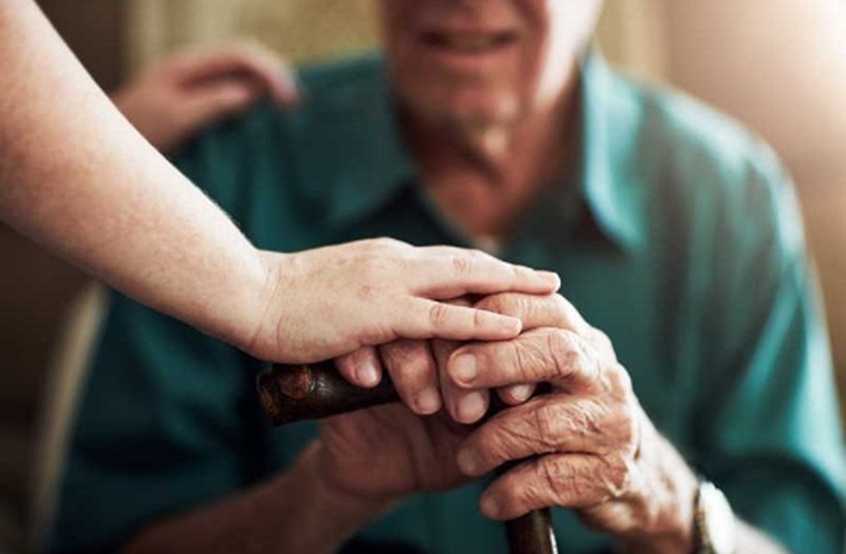 El cuido de adultos mayores en una Isla envejecida