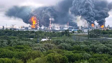 Incendio en refinería del sur de Rusia tras caída de restos de dron