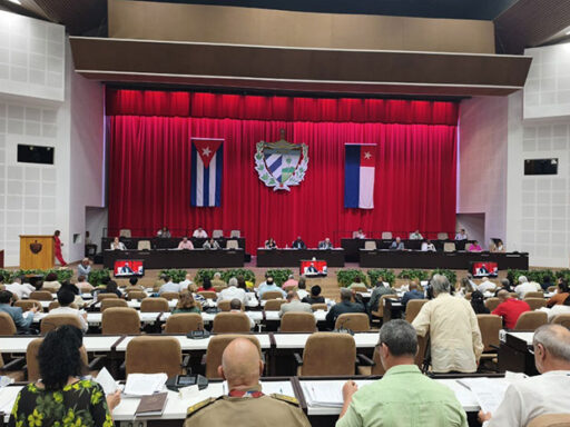 Acuden Raúl y Díaz-Canel a período ordinario de la Asamblea Nacional
