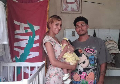 Campesinos de Santiago agasajan a recién nacida con canastilla