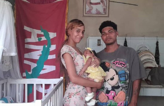 Campesinos de Santiago agasajan a recién nacida con canastilla