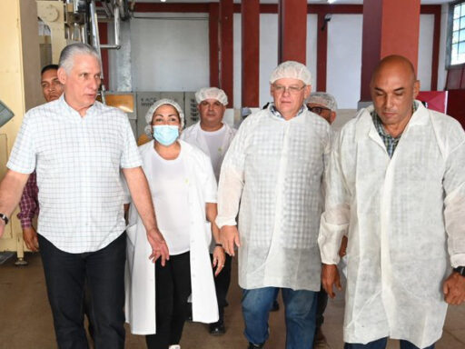 Defiende Presidente autonomía empresarial en recorrido por La Habana