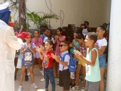 Santiago de Cuba desborda risas y color en la jornada dedicada a sus pequeños gigantes