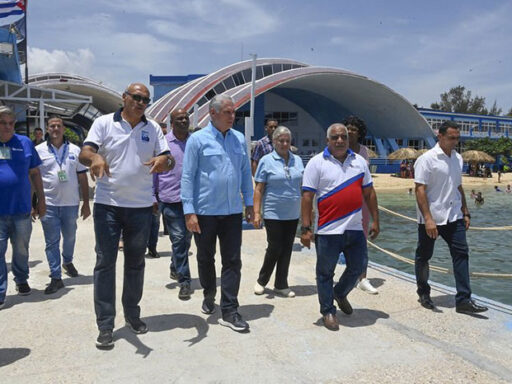 Recorrió Díaz-Canel Círculo Social Obrero Félix Elmusa
