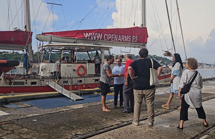 Arriba a La Habana activistas de Open Arms en el Velero Astral