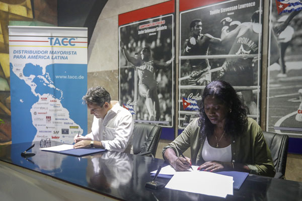 Convenio de colaboración favorecerá el baloncesto en Cuba