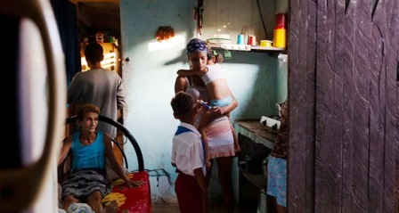The New York Times no puede obviar impacto del bloqueo energético en la familia cubana