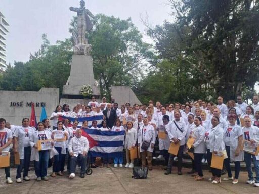 Otros dos grupos de médicos de Cuba regresarán desde Guatemala
