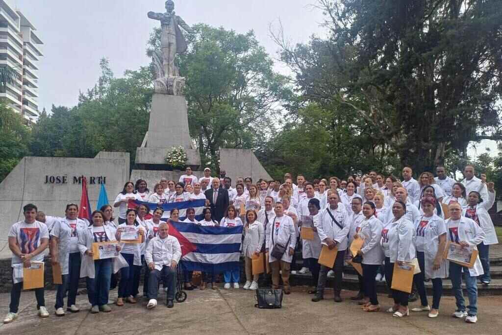 Otros dos grupos de médicos de Cuba regresarán desde Guatemala