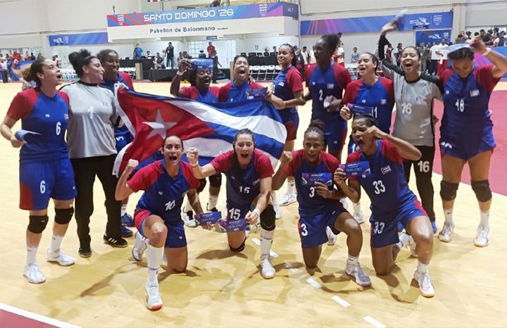El Cuba de balonmano (f) gobierna y Téllez es mujer orquesta  