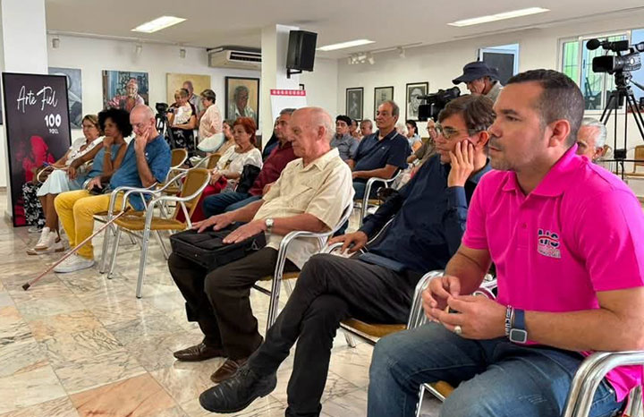 Dialogan en la UNEAC en torno a Fidel Castro en el escenario mediático