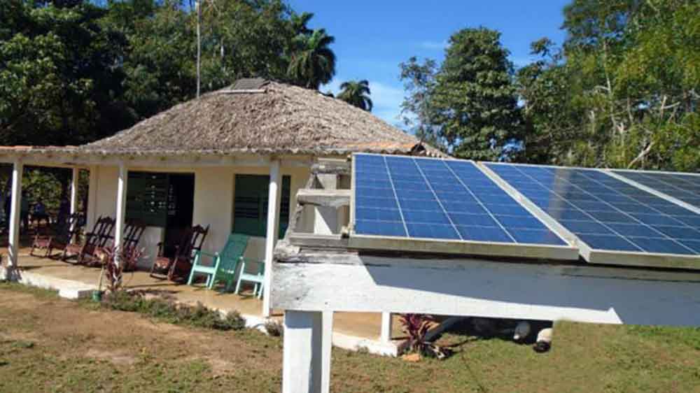 China entrega a Cuba nuevo donativo de sistemas fotovoltaicos