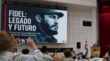 Continúa en Cuba Coloquio Internacional dedicado a Fidel Castro