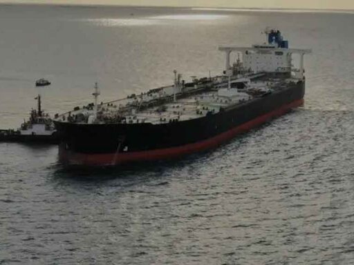 Irán autoriza paso de petroleros iraquíes por el estrecho de Ormuz