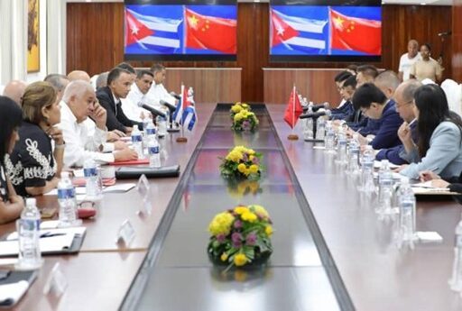 Morales Ojeda recibió a delegación china al Coloquio Internacional Fidel: legado y futuro