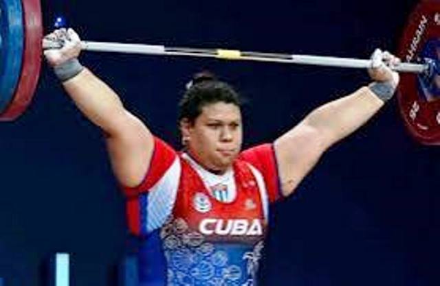 Pesista cubana Marifelix Sarría se tiñe de oro en Santo Domingo