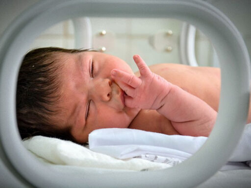Holguín prioriza la superación en hemodinamia neonatal
