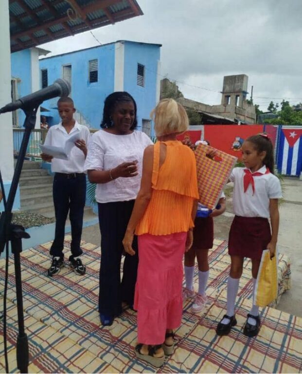 Unos 153 000 estudiantes acudieron este martes a las escuelas de Santiago de Cuba