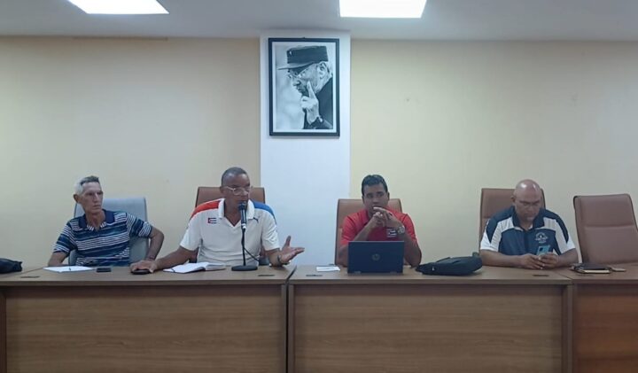 Analizan reglamento y calendario previo a la 65 Serie Nacional de Béisbol (+Fotos)