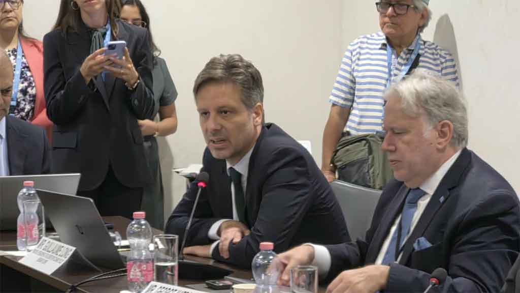 Desde París denuncia contra EEUU por daños a salud de niños cubanos