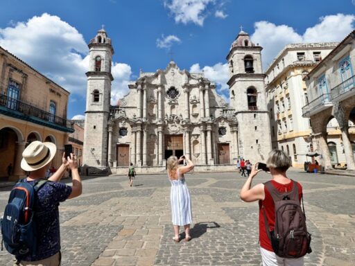Huellas del bloqueo en el turismo cubano: casi 709 mil visitantes menos
