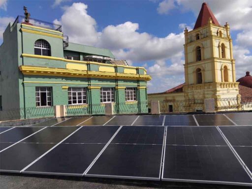 Energía solar gana espacio en las telecomunicaciones de Cuba