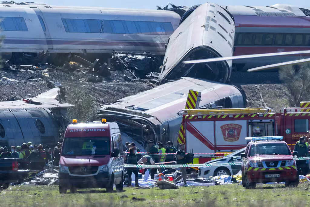 Asciende a 64 fallecidos por accidente ferroviario en España