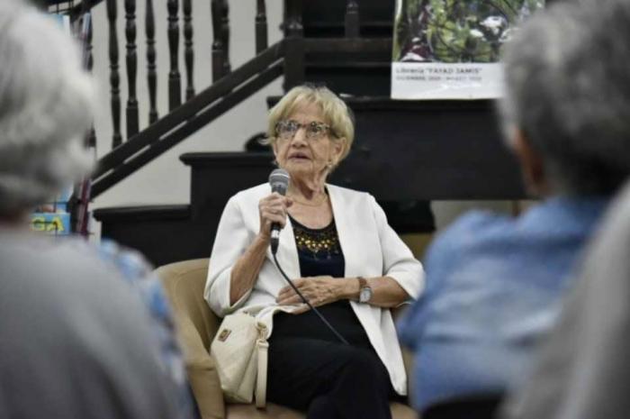 Escritora cubana María Elena Llana, propuesta al Premio Cervantes 2026