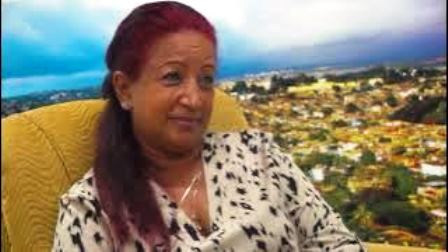 Freya Elías Caballero: la maestra que sirve desde el barrio